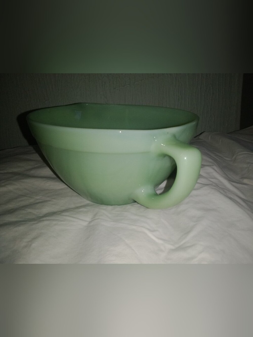Vintage Fire King Jadeite Glass Batter Bowl Pitcher 7 1/2" Diameter 4" Tall - Picture 4 of 8